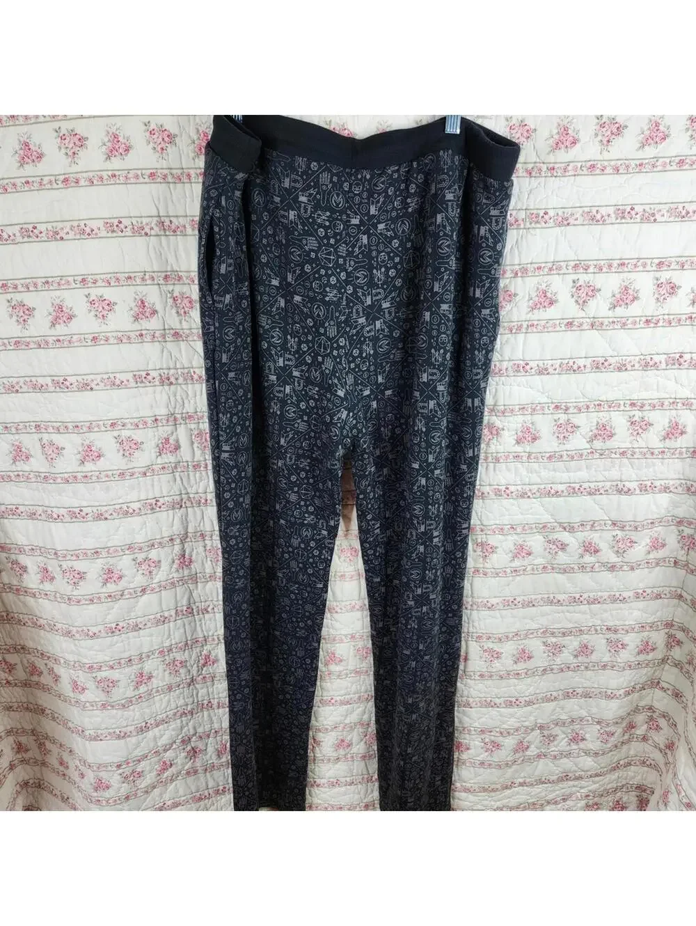 Battle Tested in Exandria Lounge Pants Drawstring Pockets Graphic Print Large